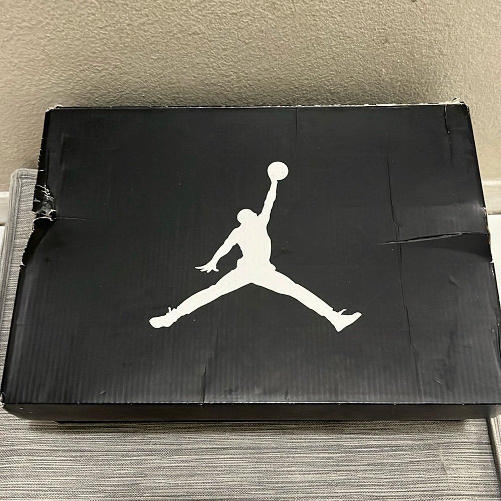 Jordan 3 retro sport size 6 1/2 boys